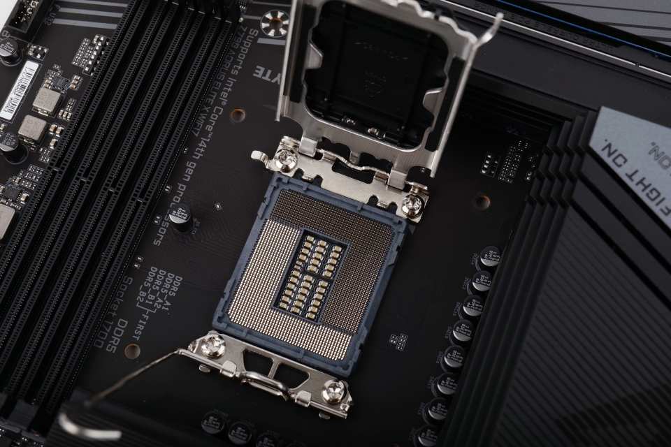 하이엔드 게이밍을 위한 인텔 14세대 메인보드, GIGABYTE Z790 AORUS ELITE X WIFI7 피씨디렉트