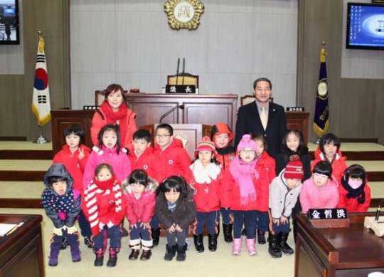 새희망어린이집 18명, 중구의회서 의회기능 견학