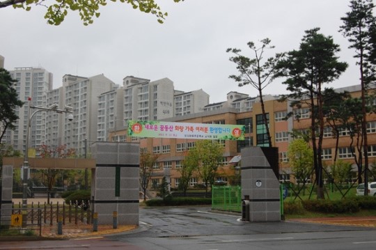 성남 판교 백현마을 내 화랑초교 오늘 개교