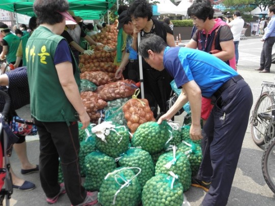 수원새마을회, 도농교류 농산물 직거래 참Farm