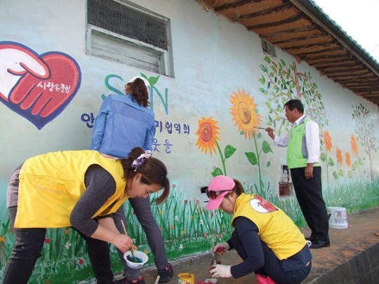 도배도 벽화도 뚝딱… 못하는 것 없는 사랑손