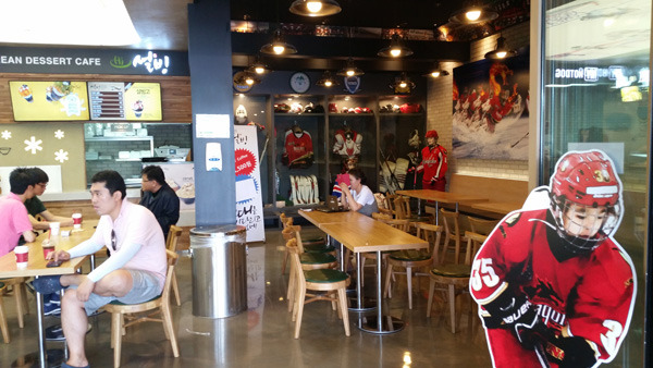보기만 해도 시원… 동계스포츠 테마카페 인기