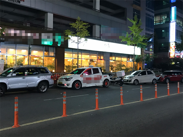 부천 중동 롯데백화점 주변 점령한 불법주차