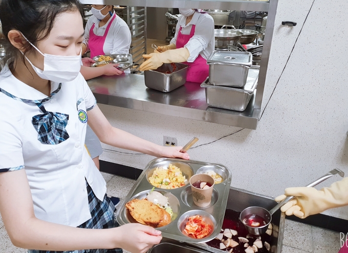 의정부 동암중학교, 급식실 개선과 테마급식 운영으로 즐거운 급식 환경 만든다
