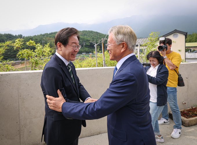 이재명·문재인, 檢 수사 앞 의기투합…“민주, 재집권 준비”