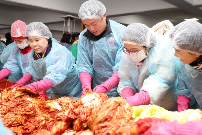 순천향대학교부천병원 1기 원우회, 부천시에 사랑 가득 김장김치 전달