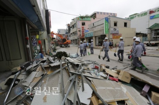 삼척 노래방 건물 가스폭발로 25명 다쳐