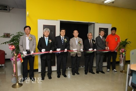 강원대 중앙도서관 미디어 감상실백령시네마개관