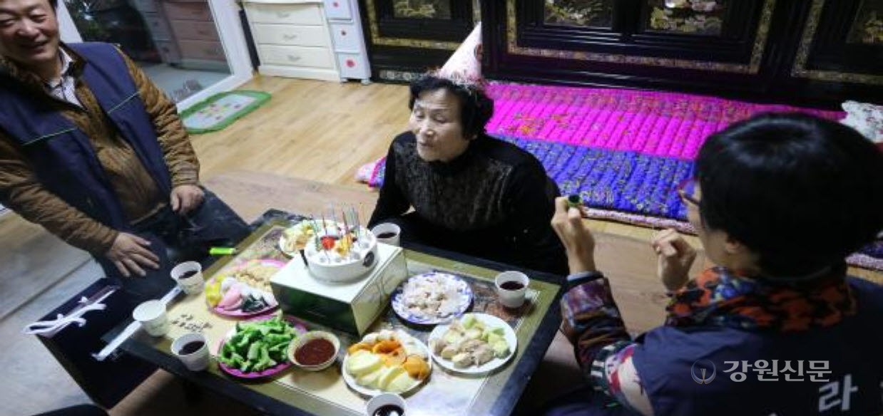 삼척 정라사회보장협, 홀몸어르신 생신상 차려드려
