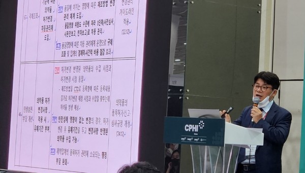 뻣뻣한 식약처에 전직 직원 쓴소리…전화 통화도 힘들어