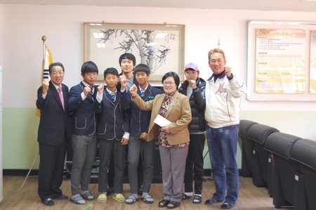 경남카누연맹, 창덕중에 카누부 육성 지원금 전달