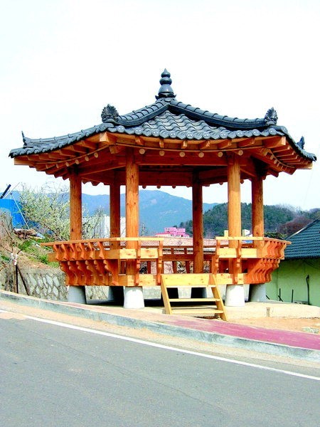 산청읍사무소 구름고개 마루에 주민쉼터 조성