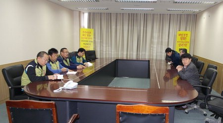 [진주의료원 휴업 사태] 道-노조 첫 대화 90분 ‘접점 없었다’
