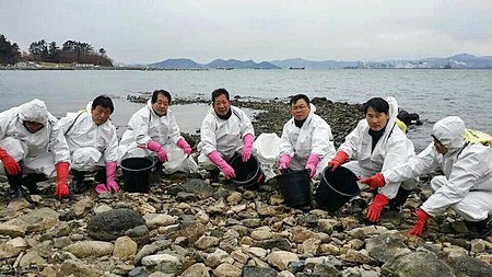 경남농협, 남해안 기름제거 봉사활동