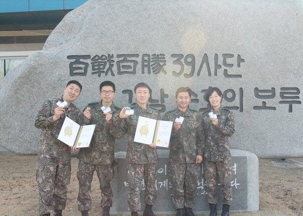 수송중대장 양원경 대위 등 금장 수상