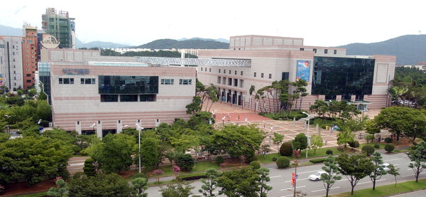 창원문화재단 ‘성산아트홀 공연장’ 관리 빈축