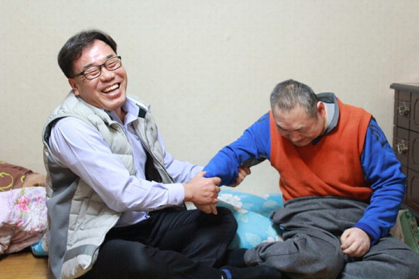 [사람속으로] 발로 뛰는 기부실천가 김태명 창원리베라컨벤션 대표