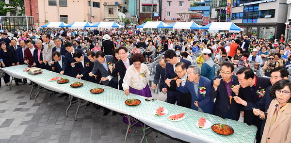 “창원 명물 아구찜 맛보이소~”