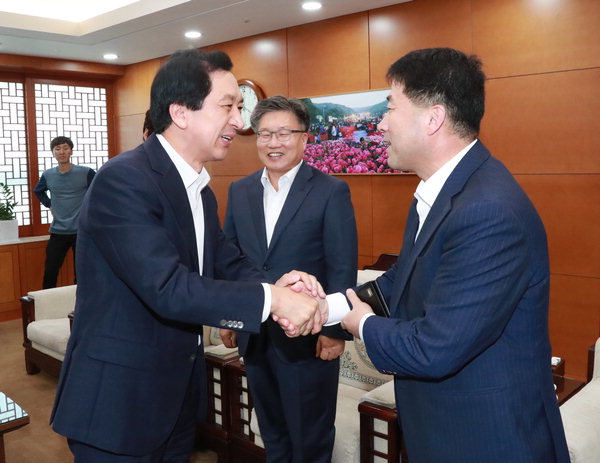 “지능형 미래자동차산업 생태계 조성·영남알프스 케이블카사업 도와 달라”