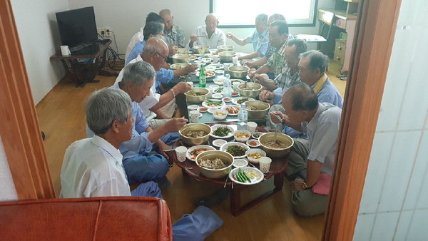 하동 광동상사 박이진 대표, 삼계탕 나눔