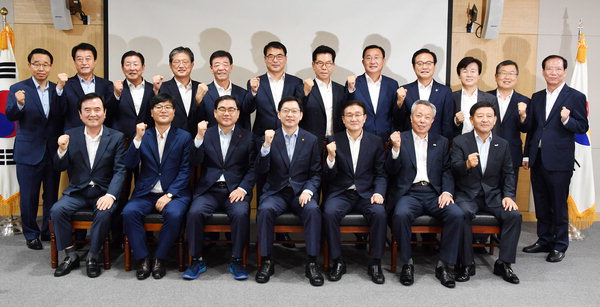 김 지사 “도-시·군은 원팀… 경남경제 함께 살리자”