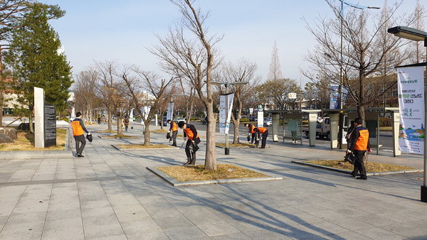 경남신용보증재단 해드림 봉사단, 거리 청소