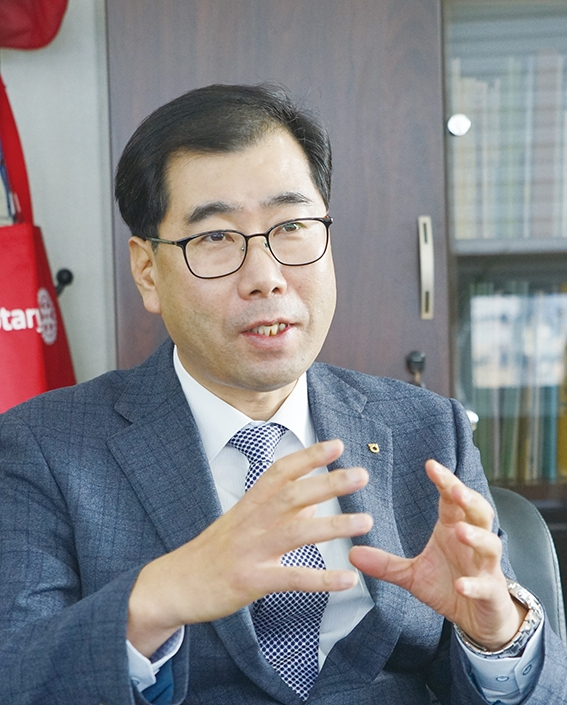 /인터뷰/ ‘함께하는 농협인상’ 수상 양진석 NH농협 고성군지부장
