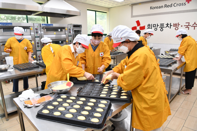 적십자 경남지사 “희망 키우는 빵·국수 나눠요”