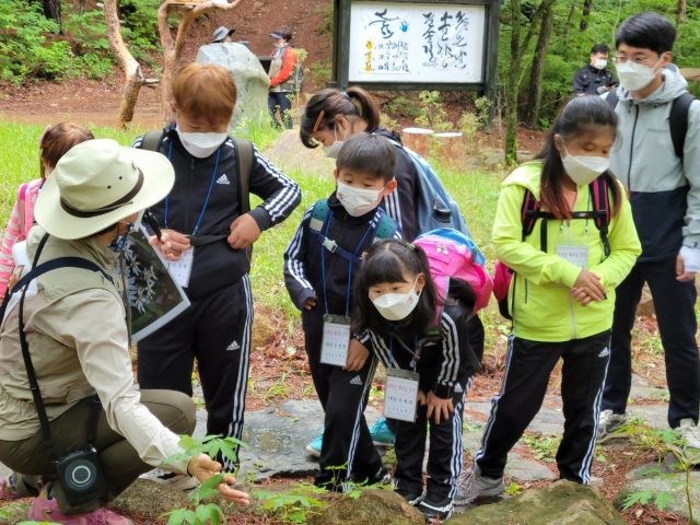 “지리산 자연환경해설사에게 생태환경 배워요”