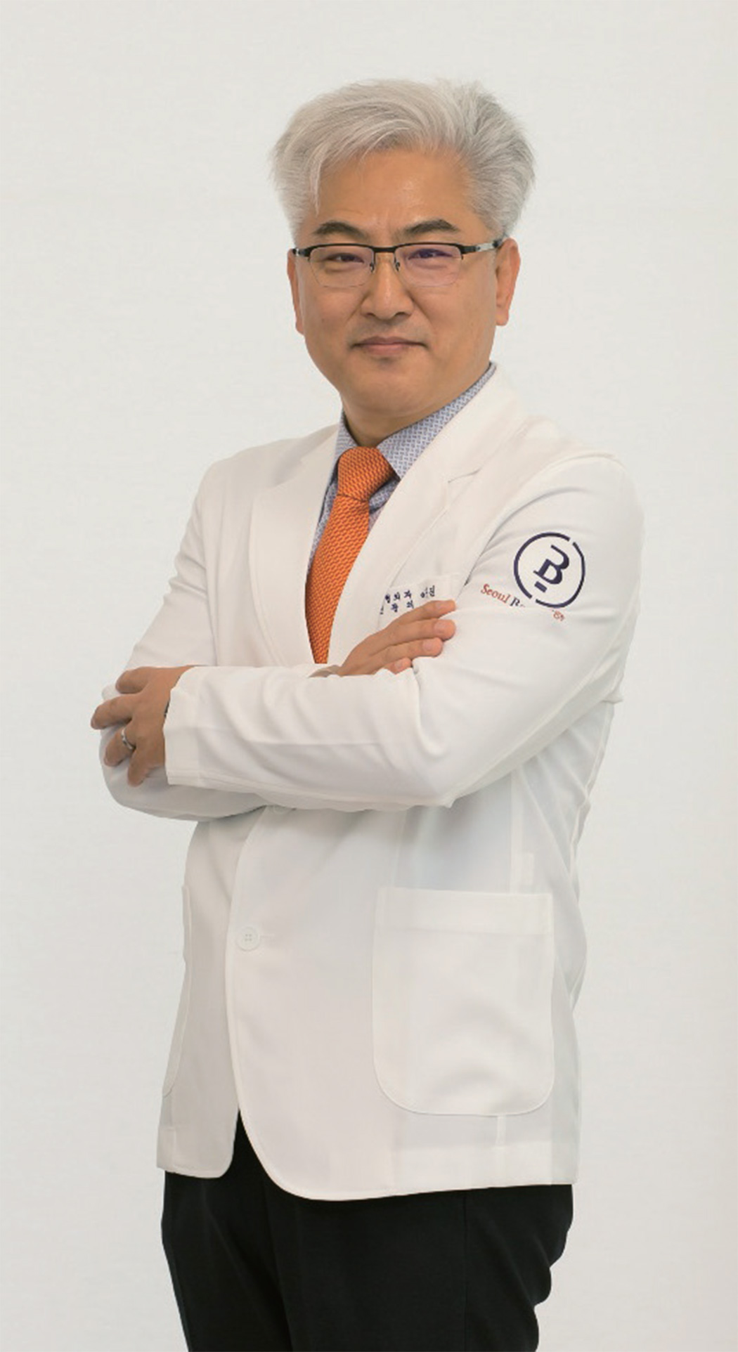 [성호준의 ‘골프와 인생’] 골퍼 손목 보호 밴드 개발한 이상진 서울본브릿지병원 원장