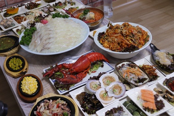 인천연안부두횟집 인천항구횟집 맛과 가성비 두마리 토끼를 잡은 60첩반상 여행객들 사로잡아