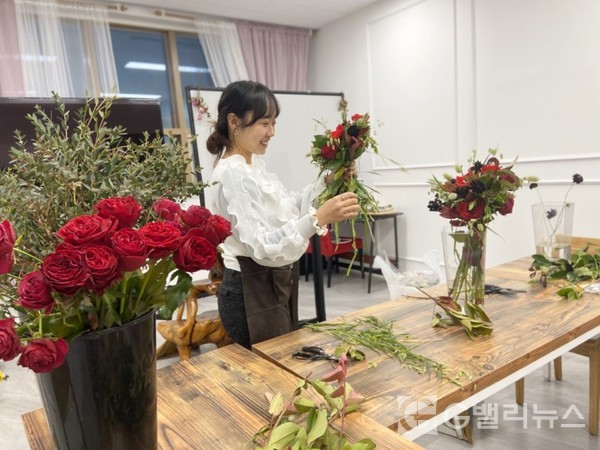꽃으로 행복을 이야기하다 플로리스트를 위한 아카데미...론다플라워 아카데미 송윤희 원장
