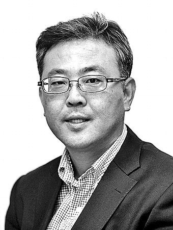 [동대구로에서] 자부심이 배를 채워주지 않는다