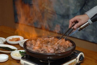 [박진환의 별난집 별난맛] 떡볶이집서부터 카페까지···新먹거리천국으로 떠오른 방천시장 내 음식점 순례
