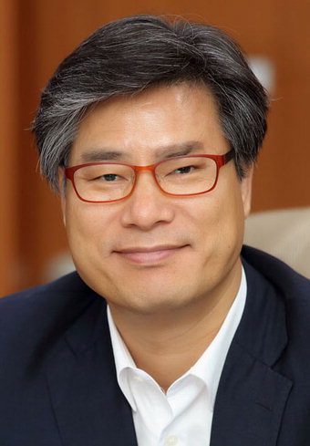 김영식 금오공대 총장, 구미 삼성원에 사랑의 성금 전달