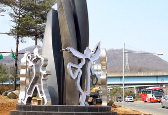 대구 서구청, 서대구IC 진입관문에 날뫼북춤 조형물 설치