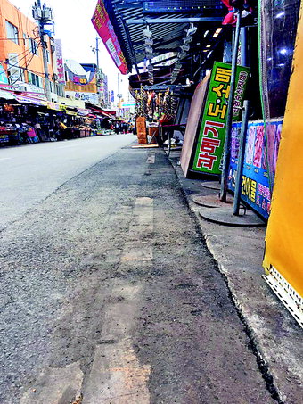 죽도시장 불법가판대 대집행 ‘순조로운 출발’