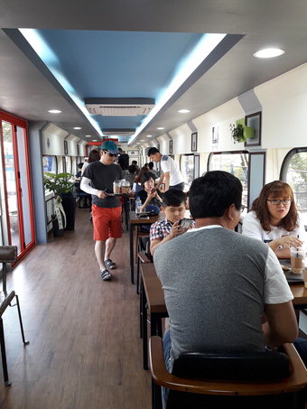 기차여행 하는 듯한 설렘…금강역 광장 ‘레일카페’ 입소문