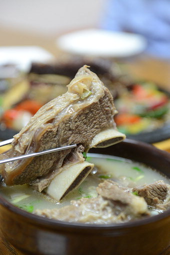 담백하면서 깊고 진한 ‘안의갈비탕’의 뼈대있는 맛