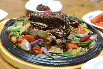 담백하면서 깊고 진한 ‘안의갈비탕’의 뼈대있는 맛