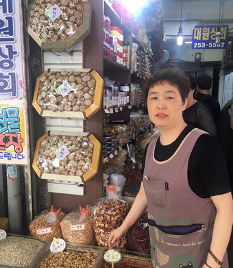 청·장년 아들이, 며느리가…장사 3代 “원하면 아들·딸도 시키겠다”