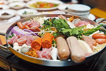 캠프캐럴·한국食문화의 만남…‘꿩부대찌개’로 부대찌개사에 한 획