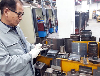 [시민기자가 간다] 용접39년 특급기술자, 직업훈련생 교육에 올인