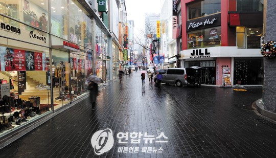 여유법이 뭐길래, 가판점 울고 면세점 웃고