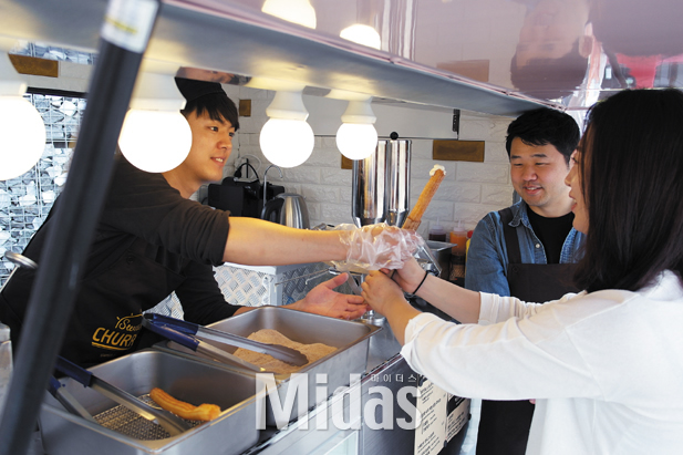 “한 평의 공간에서 꿈을 키웁니다”