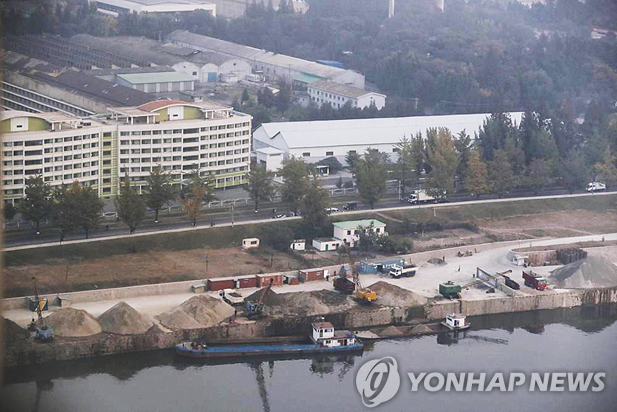 [한반도 정세 교착 지속] 북한 남포항서 정유제품 ‘직구’