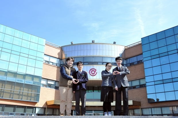최신식 기자재와 교육시설 Good, 접근성 Bad 한국디지털미디어고 학생 평가 7점 (10점 만점)