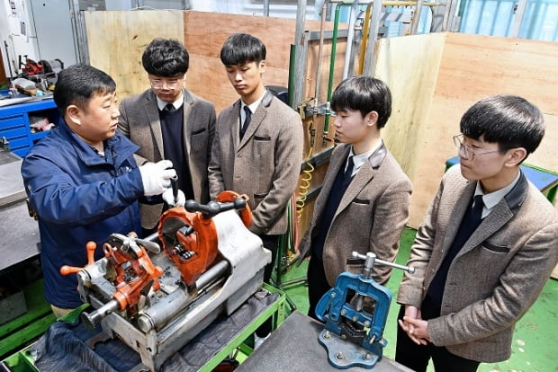 [1618] 나주공고 ‘명장공방봉사단’ “기술 배워 어려운 가정 위해 보일러 설치해요”