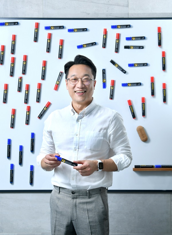[부산디자인진흥원 육성 스타트업] 손에 묻지 않고 날리지 않는 신개념 보드마커 개발한 ‘제이케이테크’