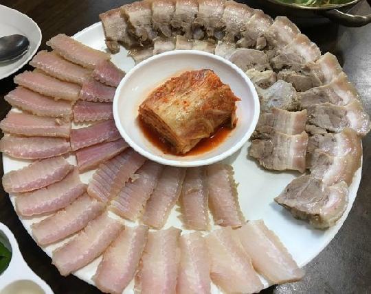 [오늘의 시] 목포홍탁, 그 여자 정병근 우렁우렁 팔자타령 나오면